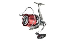 Carrete surfcasting Akami Cygnus CSC ultraligero carbono 20 kg con 2 bobinas aluminio