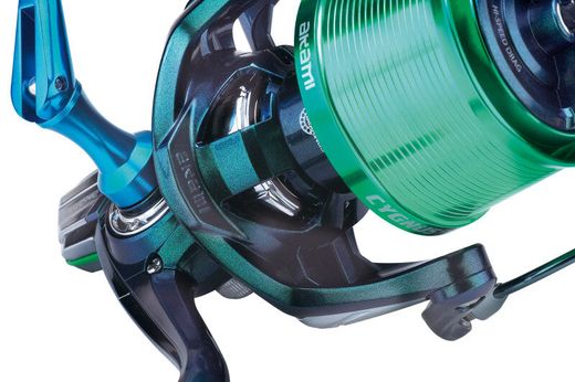 Carrete surfcasting Akami Cygnus CSC Special Edition ultraligero carbono 20 kg con 2 bobinas aluminio