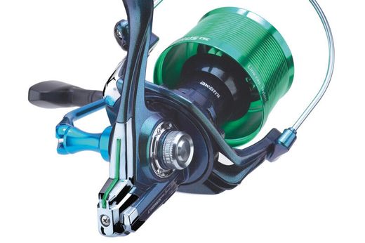 Carrete surfcasting Akami Cygnus CSC Special Edition ultraligero carbono 20 kg con 2 bobinas aluminio