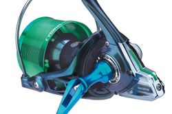 Carrete surfcasting Akami Cygnus CSC Special Edition ultraligero carbono 20 kg con 2 bobinas aluminio