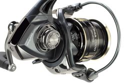 Carrete Akami OYMA para spinning, eging y light jigging con microfreno potente y bobinas match spool