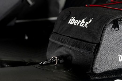 Iberux One Black – Pato de pesca compacta (<150 cm) con suelo Airmat 12 cm y asiento Iberux MAX – Alta flotabilidad y estabilidad (+ Regalo de funda y gorra valoradas en 40€)