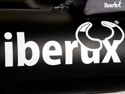 Iberux One Black – Pato de pesca compacta (<150 cm) con suelo Airmat 12 cm y asiento Iberux MAX – Alta flotabilidad y estabilidad (+ Regalo de funda y gorra valoradas en 40€)