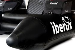 Iberux One Black – Pato de pesca compacta (<150 cm) con suelo Airmat 12 cm y asiento Iberux MAX – Alta flotabilidad y estabilidad (+ Regalo de funda y gorra valoradas en 40€)