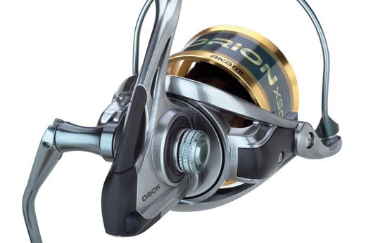 Carrete Akami Orion XSC – Surfcasting de competición – Cuerpo de carbono ultraligero – Freno 20 kg – 10+1 rodamientos sellados – 2 bobinas de aluminio anodizado